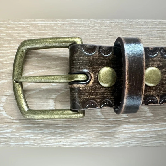 Genuine Leather Western style Belt with woven star design. Size M/L 36” - Picture 6 of 6